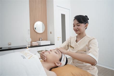 5 Alasan Kenapa Facial di Bening's Clinic Bikin Kulit Glowing Maksimal! 5 Alasan Kenapa Facial di Bening's Clinic Bikin Kulit Glowing Maksimal!
