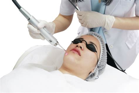 5 Perawatan Wajah di Salon untuk Memutihkan yang Bikin Glowing dalam 1 Minggu 5 Perawatan Wajah di Salon untuk Memutihkan yang Bikin Glowing dalam 1 Minggu