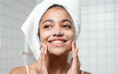 7 Cara Ampuh Usir Kusam dan Minyak di Wajah! 7 Cara Ampuh Usir Kusam dan Minyak di Wajah!