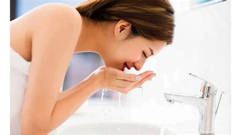 7 Cara Merawat Wajah yang Sensitif untuk Menghilangkan Kemerahan dan Iritasi dalam Semalam! 7 Cara Merawat Wajah yang Sensitif untuk Menghilangkan Kemerahan dan Iritasi dalam Semalam!