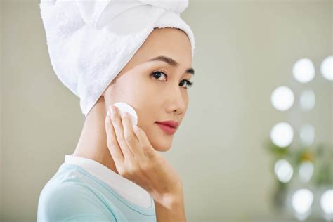 7 Cara Merawat Wajah yang Sensitif untuk Menghilangkan Kemerahan dan Iritasi dalam Semalam! 7 Cara Merawat Wajah yang Sensitif untuk Menghilangkan Kemerahan dan Iritasi dalam Semalam!