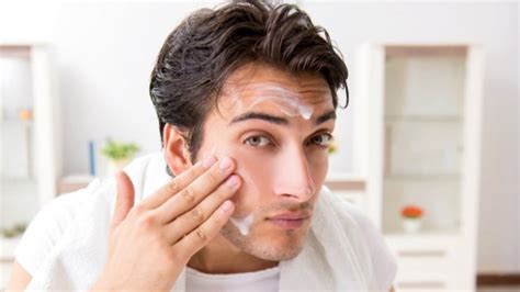 7 Cara Perawatan Muka Pria yang Bisa Bikin Kulitmu Lebih Sehat dan Tampan dalam Seminggu! 7 Cara Perawatan Muka Pria yang Bisa Bikin Kulitmu Lebih Sehat dan Tampan dalam Seminggu!
