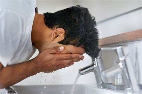 7 Cara Perawatan Muka Pria yang Bisa Bikin Kulitmu Lebih Sehat dan Tampan dalam Seminggu!