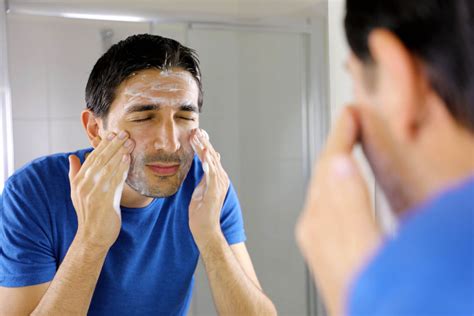 7 Langkah Singkat Basmi Wajah Berminyak Pria: Bye Kilap, Bye Kusam! 7 Langkah Singkat Basmi Wajah Berminyak Pria: Bye Kilap, Bye Kusam!