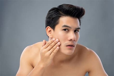 7 Langkah Singkat Basmi Wajah Berminyak Pria: Bye Kilap, Bye Kusam! 7 Langkah Singkat Basmi Wajah Berminyak Pria: Bye Kilap, Bye Kusam!