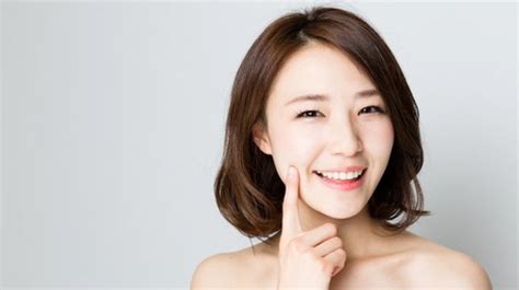7 Rahasia Kecantikan Kulit Glowing ala Wanita Korea 7 Rahasia Kecantikan Kulit Glowing ala Wanita Korea