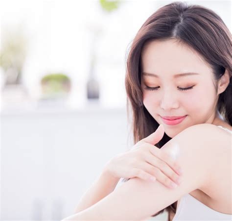 7 Rahasia Kecantikan Kulit Glowing ala Wanita Korea 7 Rahasia Kecantikan Kulit Glowing ala Wanita Korea