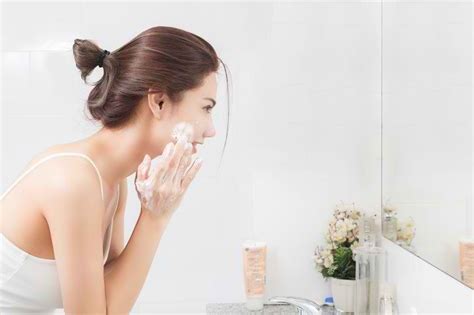 7 Rahasia Kulit Glowing Bebas Minyak! 7 Rahasia Kulit Glowing Bebas Minyak!