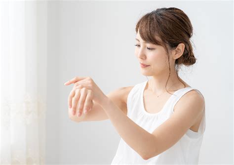 7 Rahasia Kulit Tangan Awet Muda Bebas Keriput! 7 Rahasia Kulit Tangan Awet Muda Bebas Keriput!
