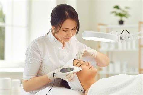 7 Cara Perawatan Wajah di Salon untuk Memutihkan Kulit dalam 1 Minggu! 7 Cara Perawatan Wajah di Salon untuk Memutihkan Kulit dalam 1 Minggu!
