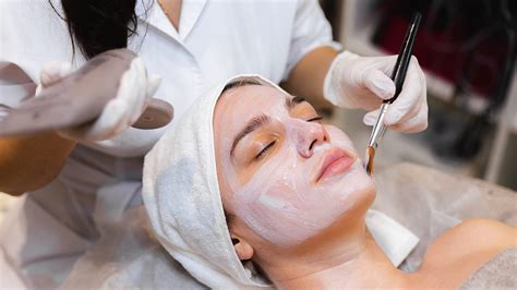 7 Cara Perawatan Wajah di Salon untuk Memutihkan Kulit dalam 1 Minggu! 7 Cara Perawatan Wajah di Salon untuk Memutihkan Kulit dalam 1 Minggu!