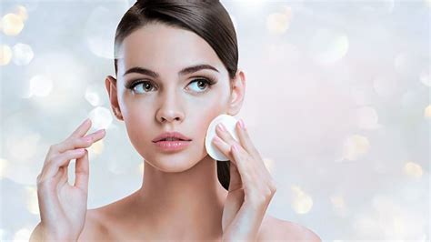 7 Cara Perawatan Wajah Sehari-hari untuk Kulit Glowing Alami (Tanpa Ribet!) 7 Cara Perawatan Wajah Sehari-hari untuk Kulit Glowing Alami (Tanpa Ribet!)