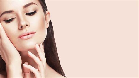 7 Cara Perawatan Wajah Sehari-hari untuk Kulit Glowing Alami (Tanpa Ribet!) 7 Cara Perawatan Wajah Sehari-hari untuk Kulit Glowing Alami (Tanpa Ribet!)