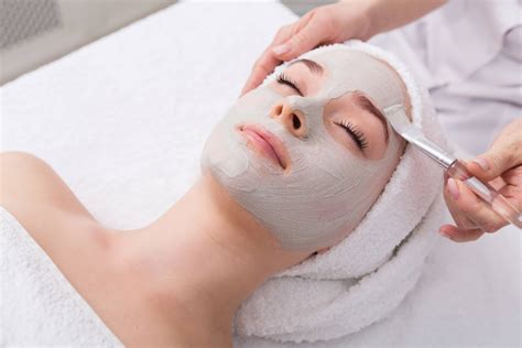 7 Hacks Hemat Biaya Perawatan Wajah Wanita, Kantong Aman! 7 Hacks Hemat Biaya Perawatan Wajah Wanita, Kantong Aman!
