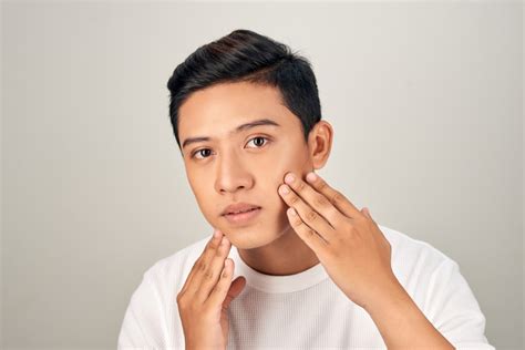 7 Langkah Skincare Pria untuk Wajah Mulus Bebas Masalah 7 Langkah Skincare Pria untuk Wajah Mulus Bebas Masalah