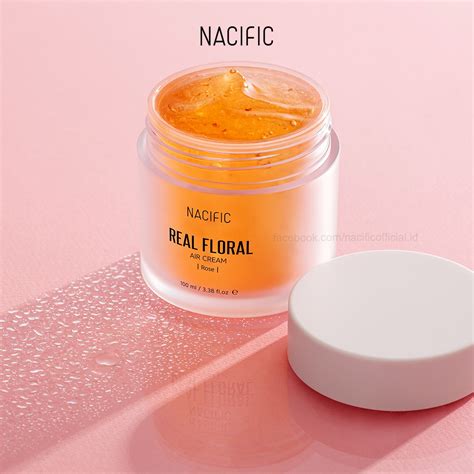 7 Tekstur Skincare Super Weird yang Ampuh Bikin Glowing! 7 Tekstur Skincare Super Weird yang Ampuh Bikin Glowing!