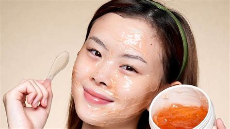 7 Tekstur Skincare Super Weird yang Ampuh Bikin Glowing! 7 Tekstur Skincare Super Weird yang Ampuh Bikin Glowing!