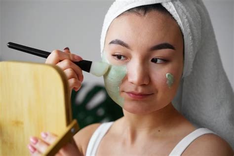7 Tekstur Skincare Super Weird yang Ampuh Bikin Glowing! 7 Tekstur Skincare Super Weird yang Ampuh Bikin Glowing!