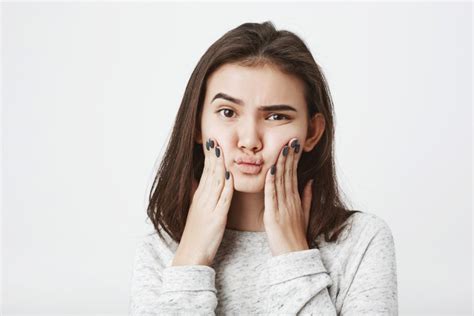 7 Treatment Mengecilkan Pipi Tembem, Langsung Tirus!