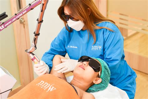 7 Treatment NMW Clinic Harga di Bawah 1 Juta! (Hasilnya Bikin Pangling) 7 Treatment NMW Clinic Harga di Bawah 1 Juta! (Hasilnya Bikin Pangling)